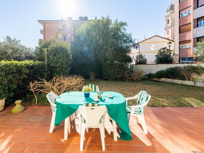 Ferienwohnung für 5 Personen, mit Terrasse und Garten in Riva Ligure