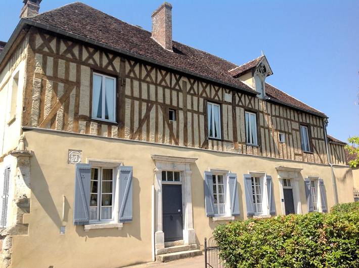 Gîte pour 3 personnes, avec jardin et terrasse à Ligny-le-Châtel