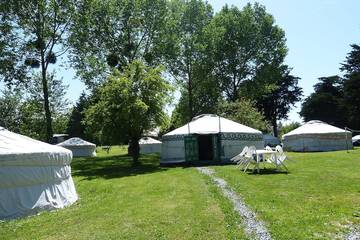 Gîte pour 4 personnes, avec jardin à Plessix-Balisson