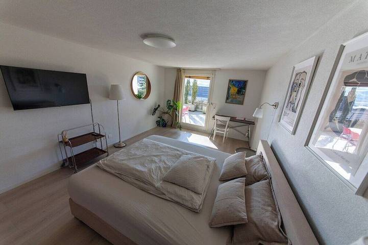 Appartement entier, Maison sur la colline, près du train, vue à 180°, grande terrasse, accueillante in Landikon, Birmensdorf
