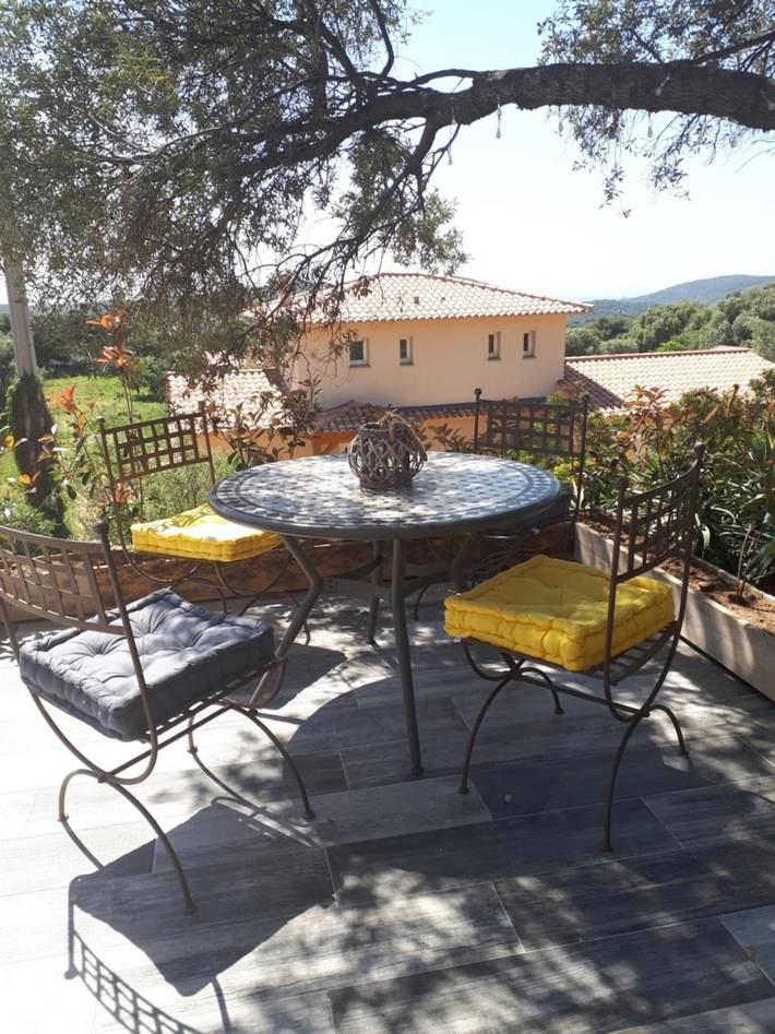 Location de vacances pour 4 personnes, avec Balcon et Terrasse ainsi que Jardin et Vue à Monacia-d'Aullène