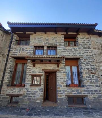 Gîte pour 6 personnes, avec balcon à Bierge