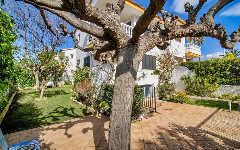 Casa rural para 6 personas, con jardín además de terraza y piscina para niños en Baix Maestrat - 3