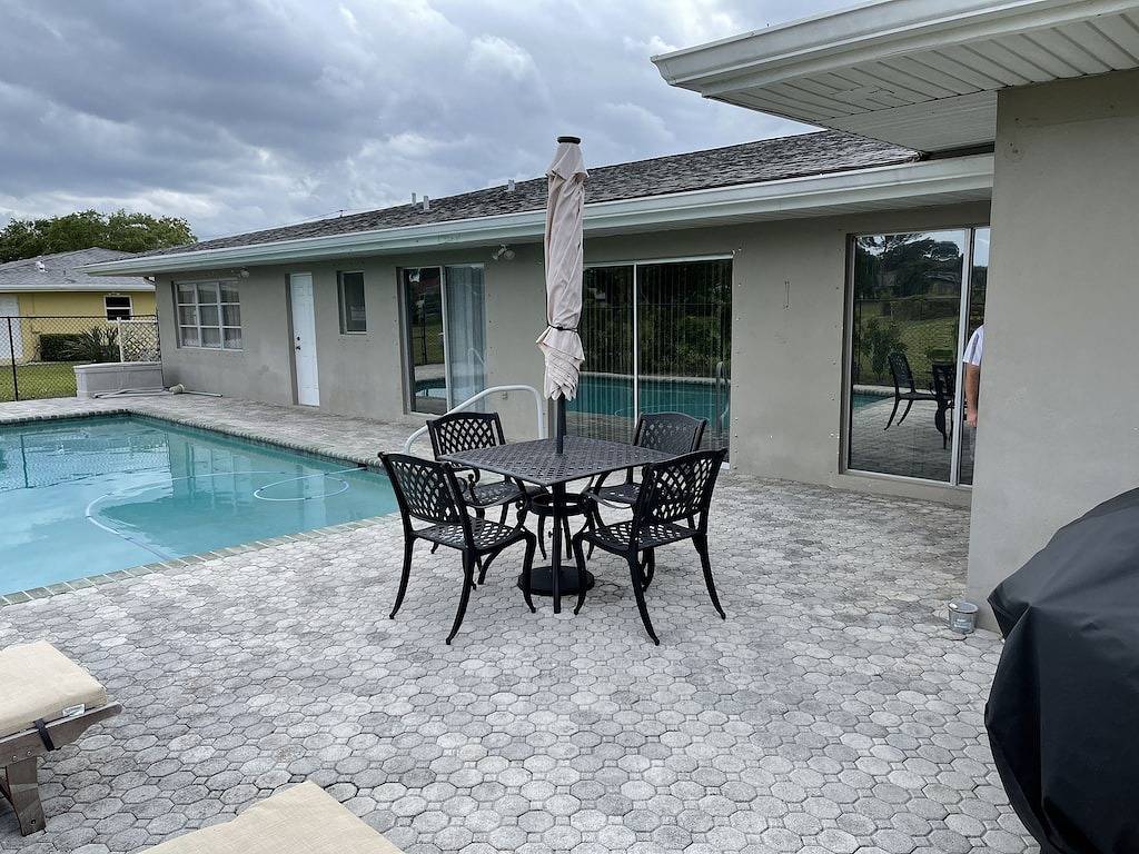 Golfplatz-Front-Pool-Haus im Club Med. Minuten von den Stränden entfernt. in Port St. Lucie, St. Lucie County