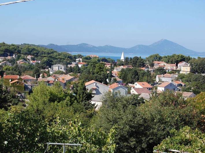 Location de vacances pour 5 personnes, avec terrasse ainsi que piscine et jardin en Croatie