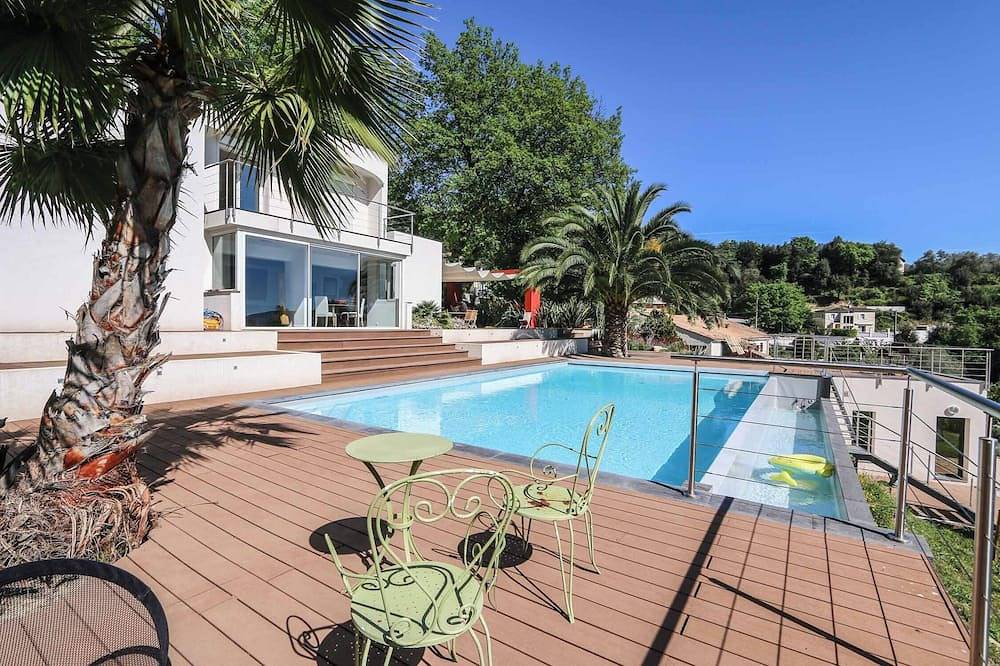 Maison californienne avec piscine proche de Nice in Contes, Côte méditerranéenne (France)