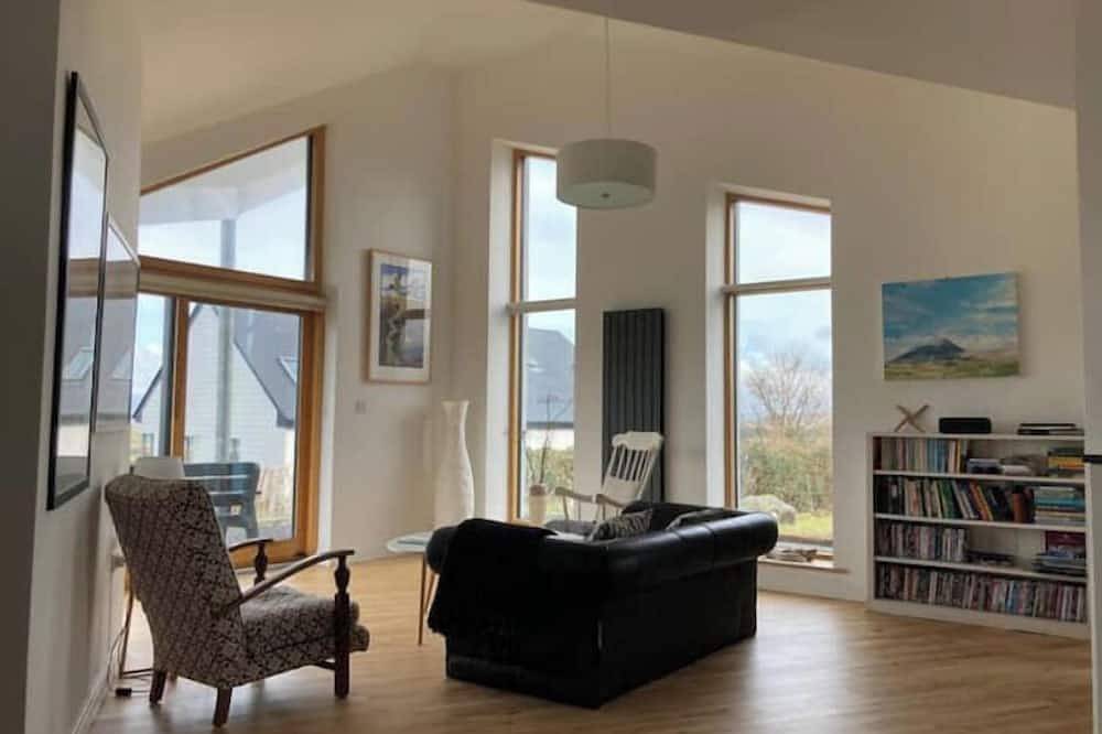 Charming 3-Bedroom Cottage in a Peaceful Countryside Setting in County Mayo