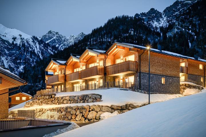 Ferienwohnung für 6 Personen, mit Balkon und Terrasse sowie Garten und Pool in Vorarlberg