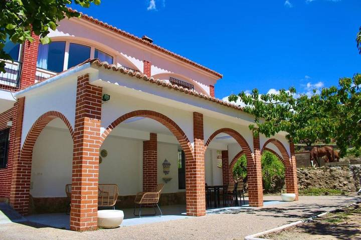 Casa rural para 16 personas, con Balcón y Terraza además de Piscina y Vistas en Viver - 2