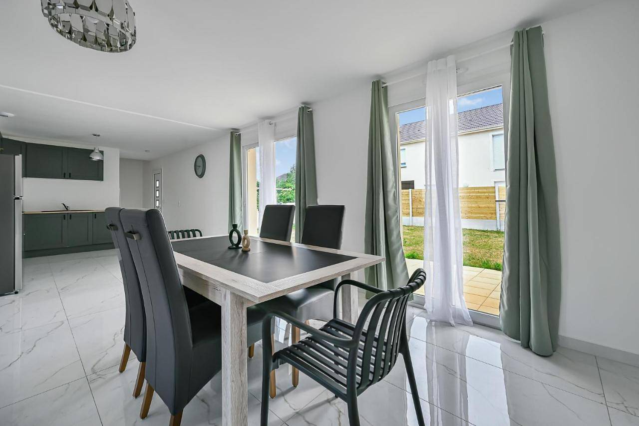 Four-Bedroom House in Bezons, Val-d'Oise