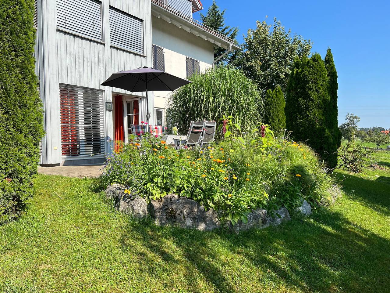 Ganze Wohnung, Ferienwohnung 'Sonnenhang' mit Bergblick, privater Terrasse und Wlan in Sigmarszell, Bayerisch Schwaben