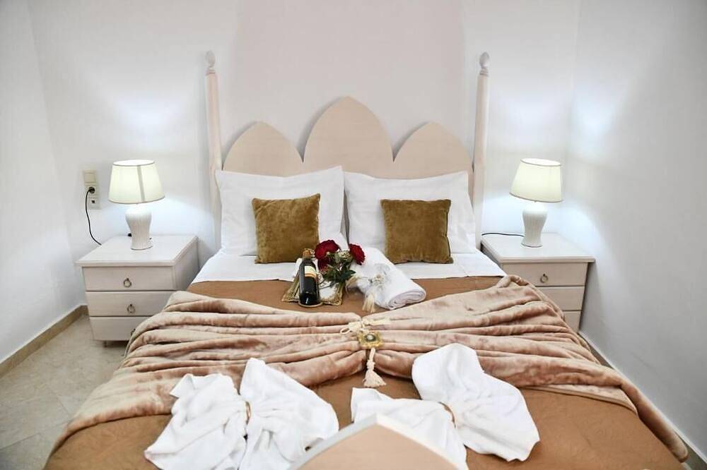 Ganze Wohnung, Kleopatra Deluxe Apartment with Jacuzzi in Kamilari, Iraklio-Heraklion und Umgebung