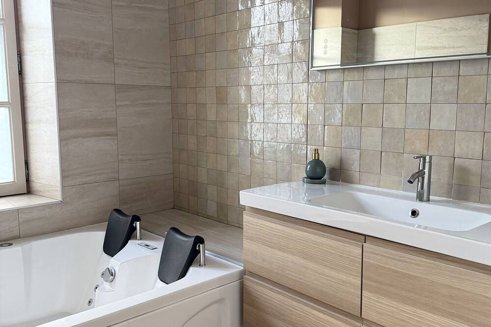 Apartamento entero, Apartamento-Apartamento-Baño con bañera-Sin vista in Landerneau, Región de Brest