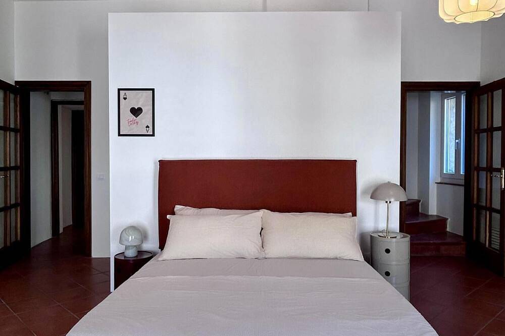 Entire apartment, Piazza Condo - Terrace with Palazzo Cesi View in the Historic Center in Acquasparta, Perugia Province