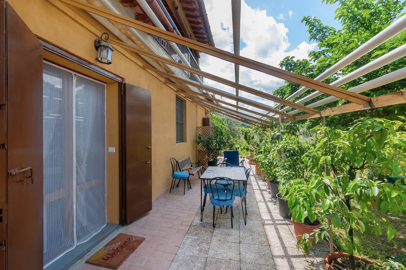 Entire apartment, Apartment 'La Cantinetta Di Barberino' with Private Terrace, Private Garden and Wi-Fi in Chiocchio, Chianti