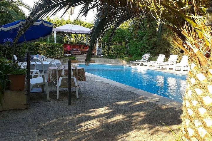 Ferienwohnung für 3 Personen, mit Pool und Balkon sowie Garten - 1