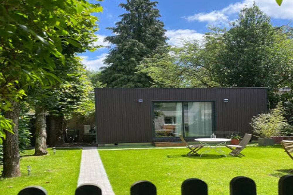 Studio dans un jardin au calme près de Versailles et Paris in Vaucresson, Hauts-de-Seine
