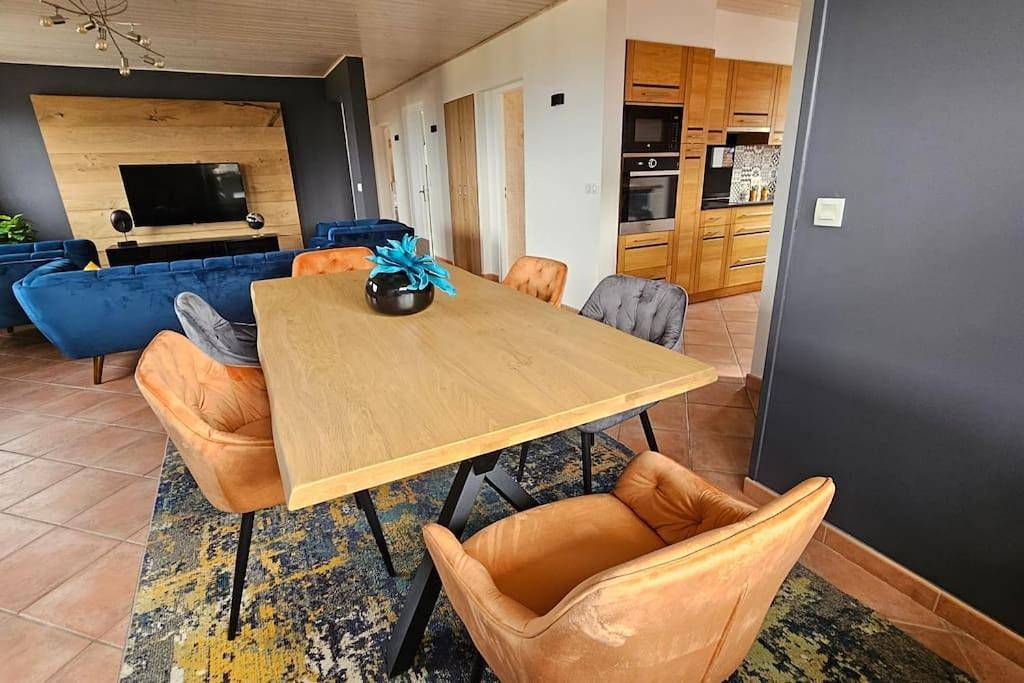 Appartement entier, Two-Bedroom Apartment in Lucinges, Région de Saint-Julien-en-Genevois