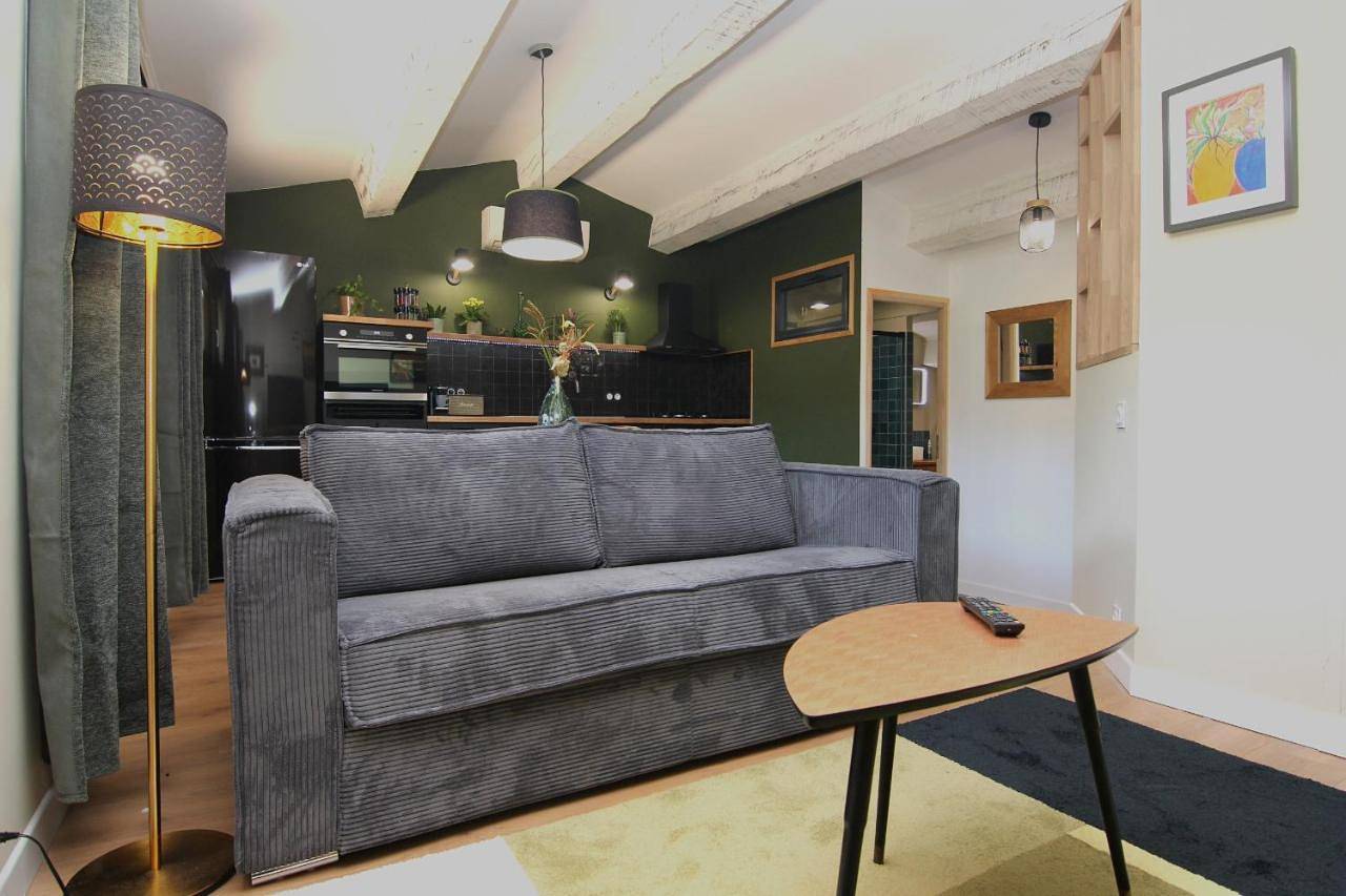 Appartement entier, One-Bedroom Apartment in Sauveterre, Région de Nîmes