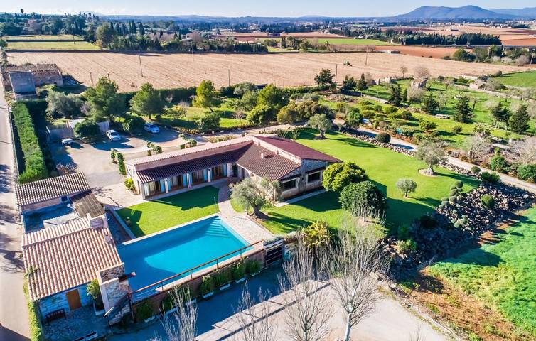 Finca für 8 Personen, mit Terrasse und Pool in Muro