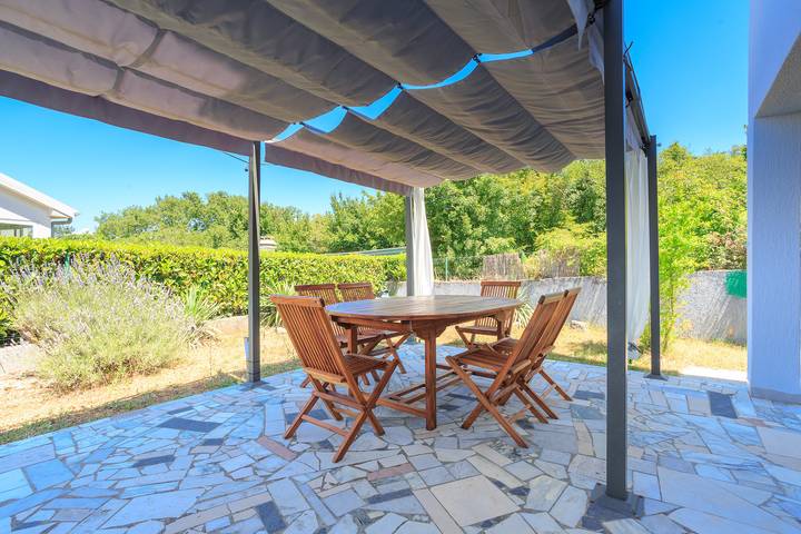 Ferienwohnung für 4 Personen, mit Terrasse, mit Haustier in Njivice