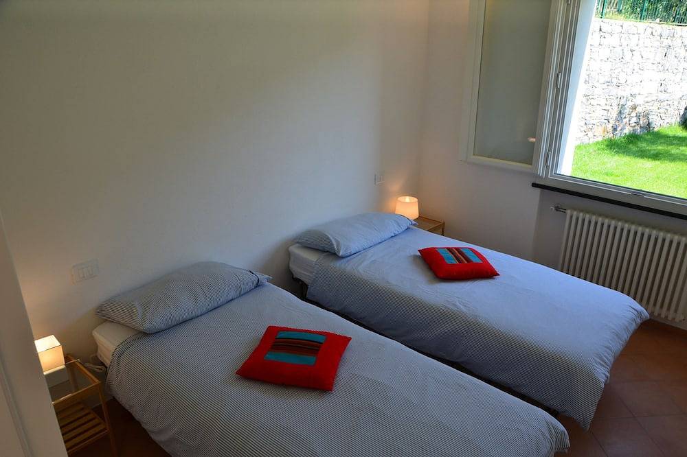 Big Garden Apartment Pythosphorus + Pomegranate Room in Chiavari, Riviera di Levante