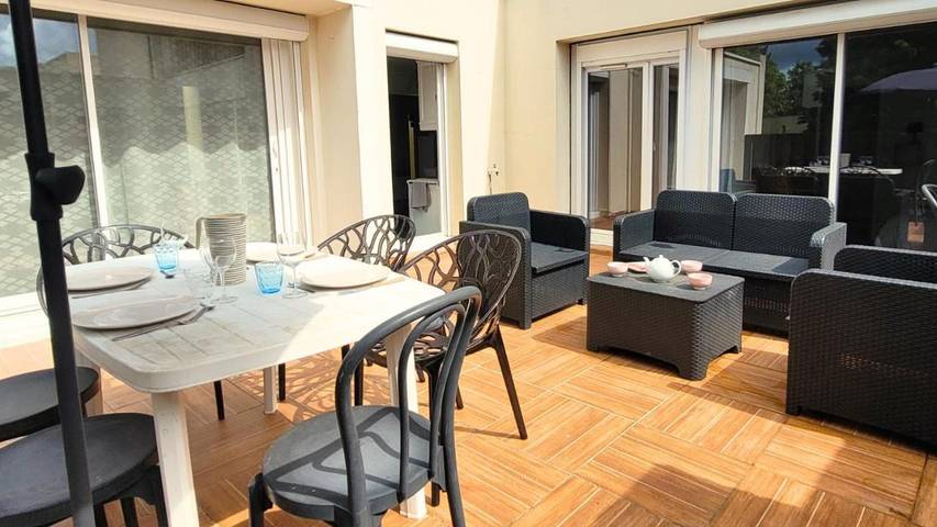Gîte pour 8 personnes, avec terrasse à Cergy
