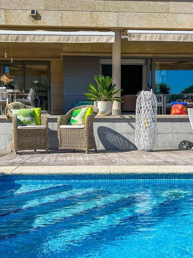 Chalet para 10 personas, con Balcón y Terraza además de Jardín y Piscina en Sanxenxo