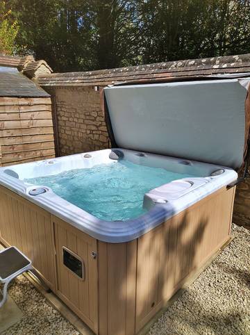 Holiday Rental for 17 People in Milton Keynes, South East England, Photo 2