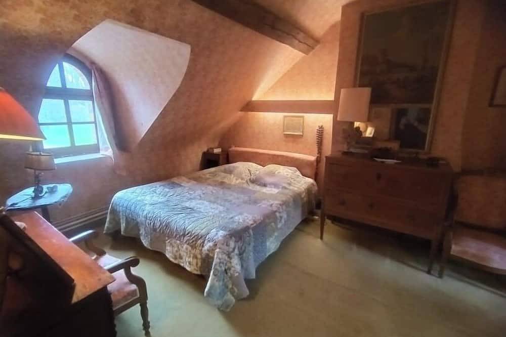 Chateau solognot Xv eme siècle tout confort avec piscine et tennis. in Millançay, Sologne