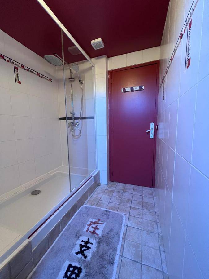 Chambre d’hôte pour 2 personnes, avec terrasse et jardin ainsi que vue et piscine dans Indre - 4