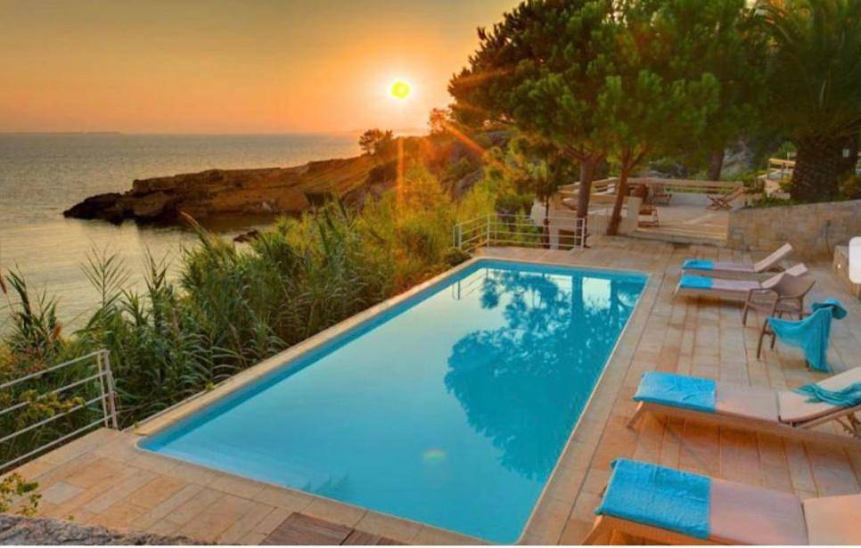Villaparadiso Beach front Villa Makris Gialos in Lassi, Argostoli