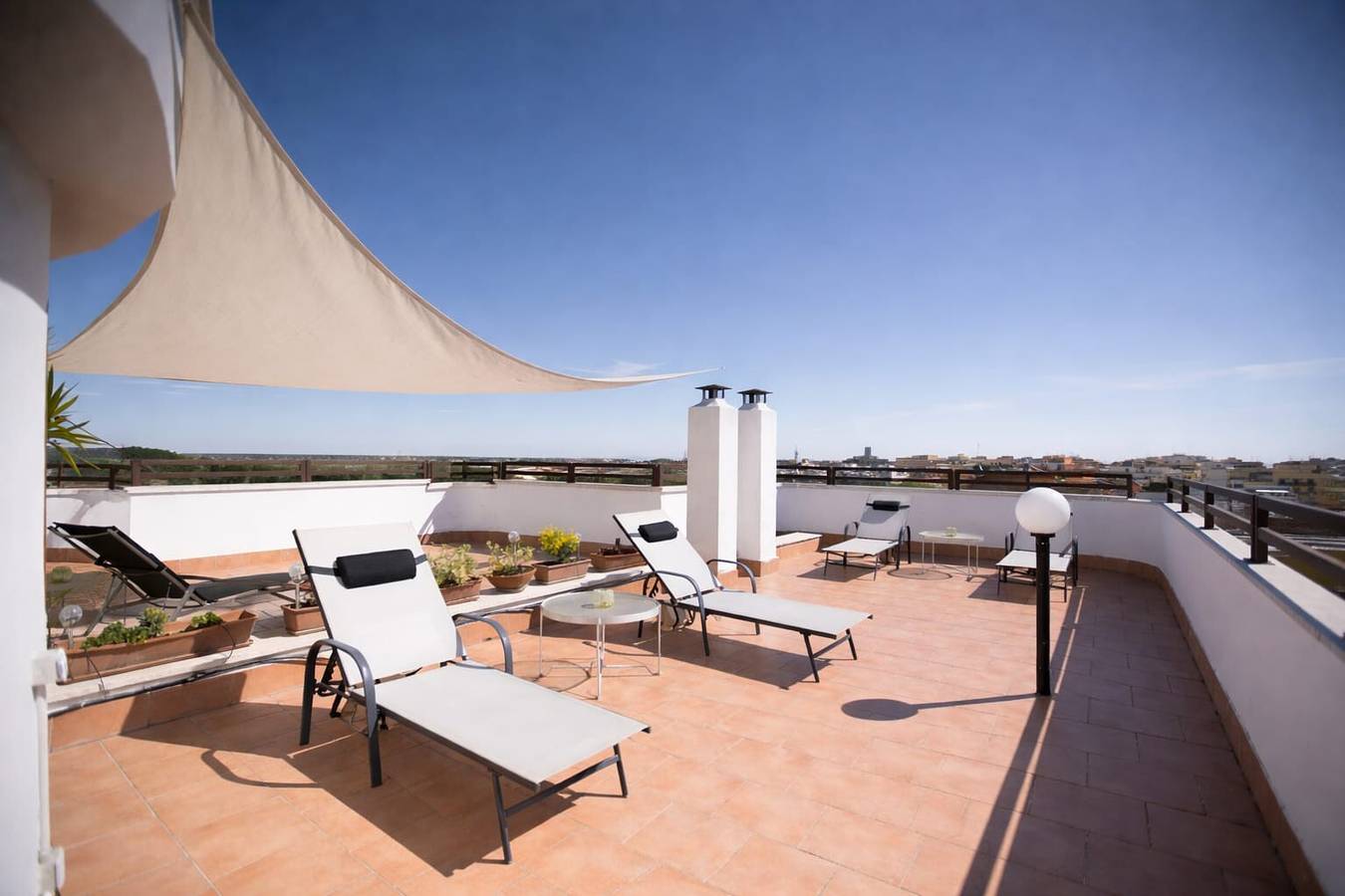 Ganze Wohnung, Penthouse mit großer Terrasse und privatem Parkplatz nahe Trastevere in Wohngegend in Rom, Rom Provinz