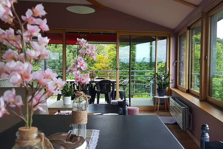 Gîte pour 9 personnes, avec terrasse et jardin à Brouains