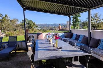 Location de vacances pour 8 personnes, avec terrasse à Ussac