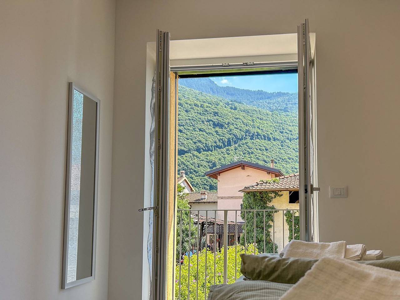 Entire apartment, Lake Como vacation apartment Adriano Ariston in Colico, Lake Como