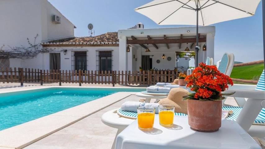 Casa rural para 10 personas, con terraza además de jardín y piscina en Villanueva de la Concepción - 2
