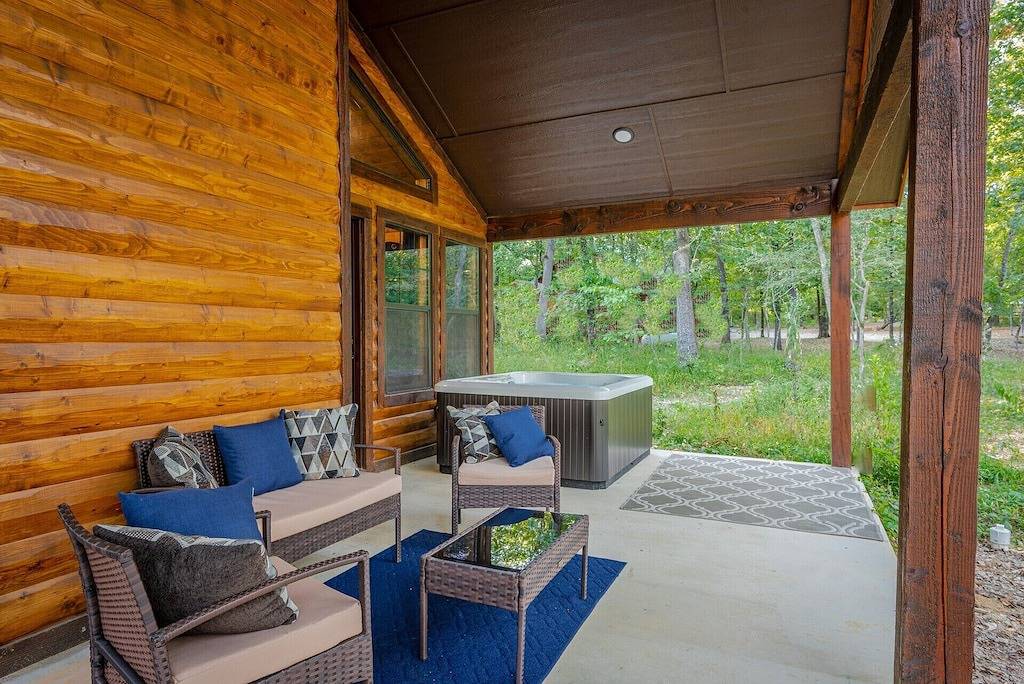 ** Brandneue Kabine Im Jahr 2019 Gebaut ** in Broken Bow, Broken Bow Lake