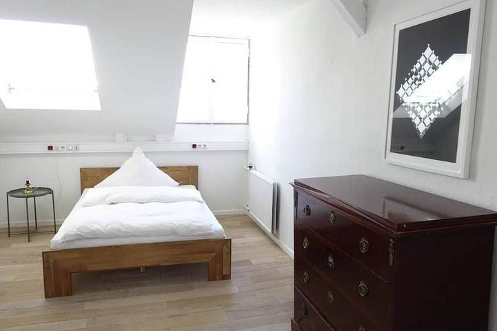 Ganze Wohnung, 180qm-Dachwohnung für bis zu 11 Personen - zentral in Gera, Ostthüringen