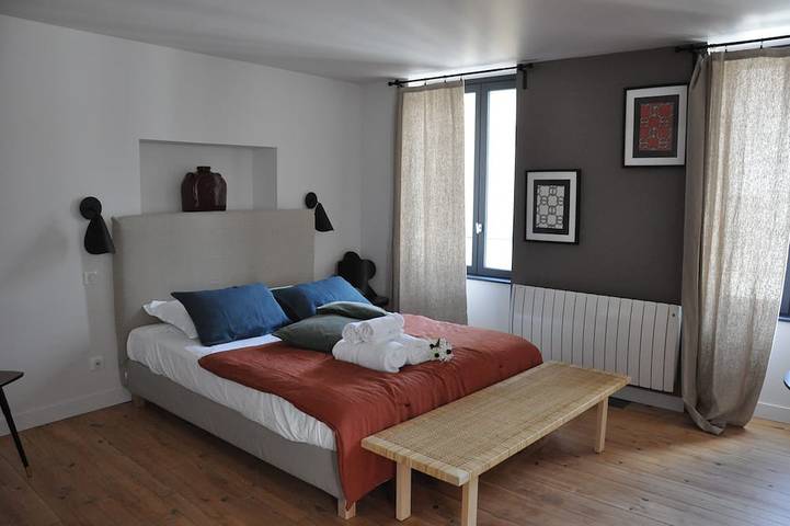 Gîte pour 2 personnes, avec jardin dans Office De Tourisme Et Des Congres De Clermont Ferrand