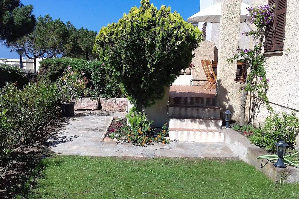 Casa con vistas al mar a 80 metros de la playa, para 6 personas. in Sant Ambroggio, Lumio