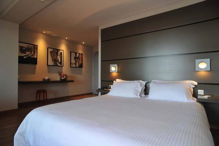 Hôtel pour 2 personnes, avec vue et terrasse, animaux acceptés dans Plage Des Pesquiers Hyeres - 4