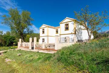 Casa rural para 20 personas, con piscina para niños y jardín además de vistas y piscina en Villanueva del Rosario