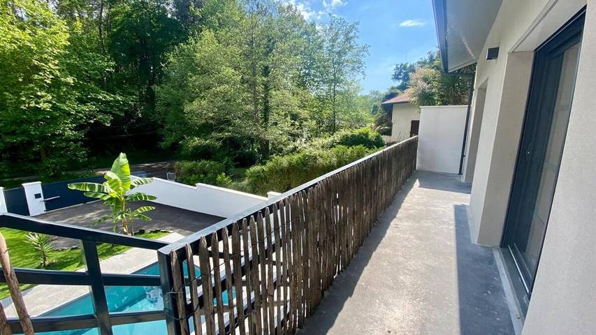 Location de vacances pour 8 personnes, avec piscine ainsi que balcon et vue à Saint-Martin-de-Seignanx - 3