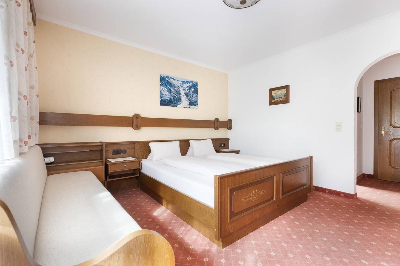 Ganze Ferienwohnung, Doppelzimmer in Finkenberg, Zillertaler Alpen