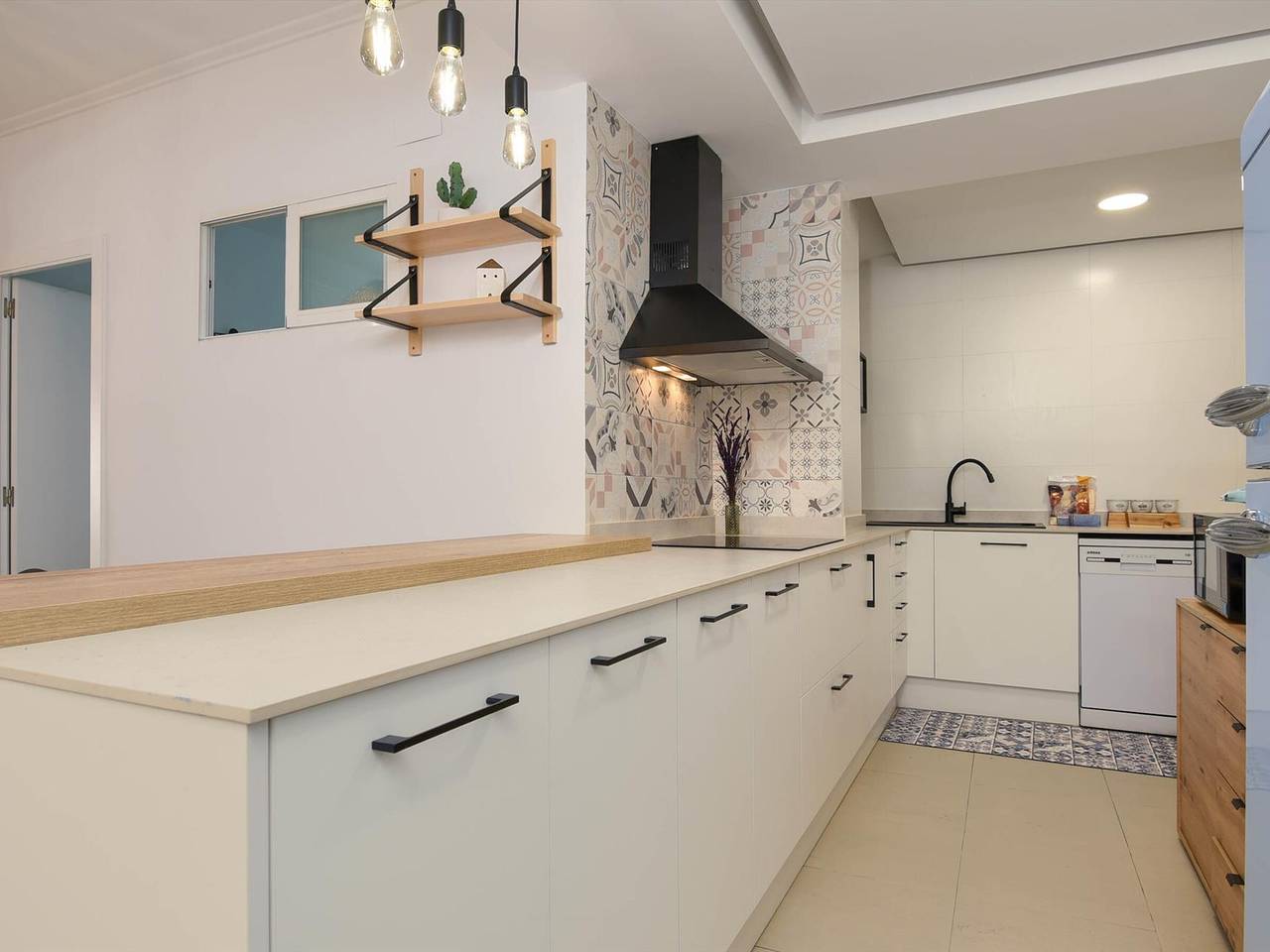 Hel lejlighed, Cozy Beachside Apartment in Javea with A/C, Wifi, Near Grava Beach, Sleeps 4 in Javea Port, Jávea