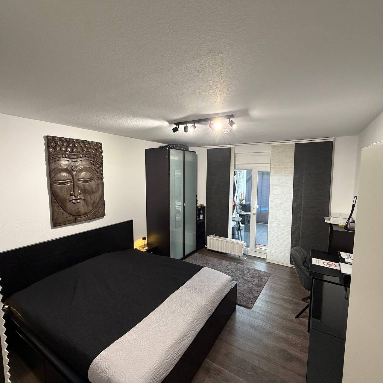 Habitación doble con baño privado y acceso independiente in Laatzen, Región de Hannover