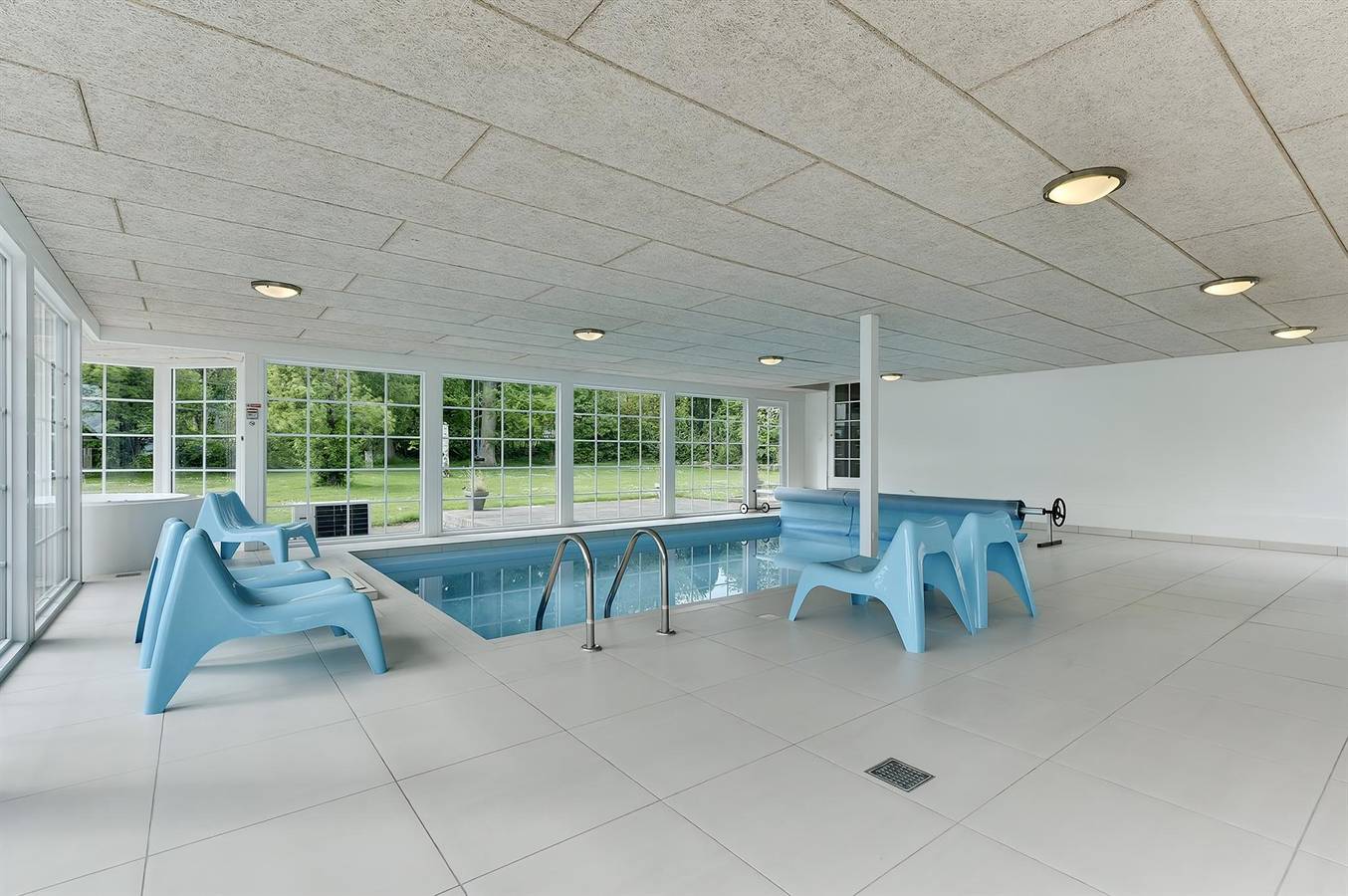 Stunning home in Rudkøbing w/ Wifi, 8 Bedrooms and Indoor swimming pool in Spodsbjerg, Langeland