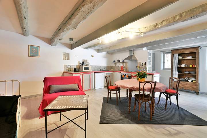 Gîte pour 4 personnes, avec piscine ainsi que terrasse et jardin à Lussan - 4