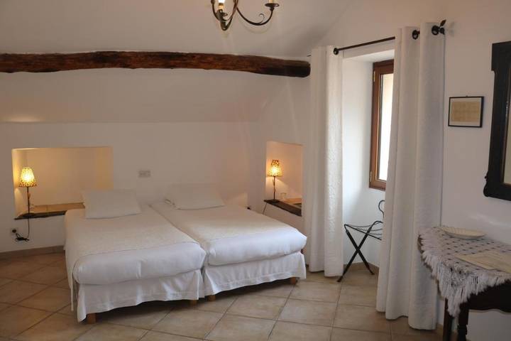 Location de vacances pour 5 personnes, avec vue ainsi que jardin et terrasse à Nonza - 4